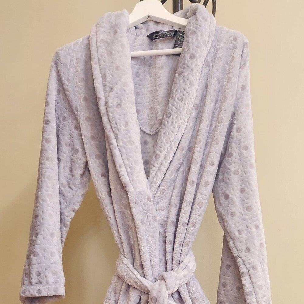 Never Worn Plush Noire Jamine Rose Robe with Pockets